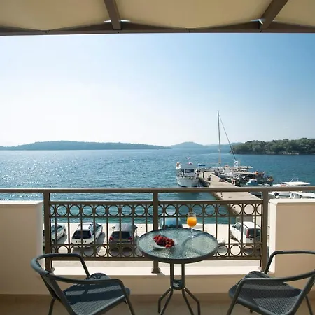 Apartment Enalion Top Floor With Viewboat Dock & Close To Nidri!