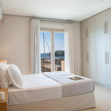 Enalion Top Floor With Viewboat Dock & Close To Nidri! Apartment